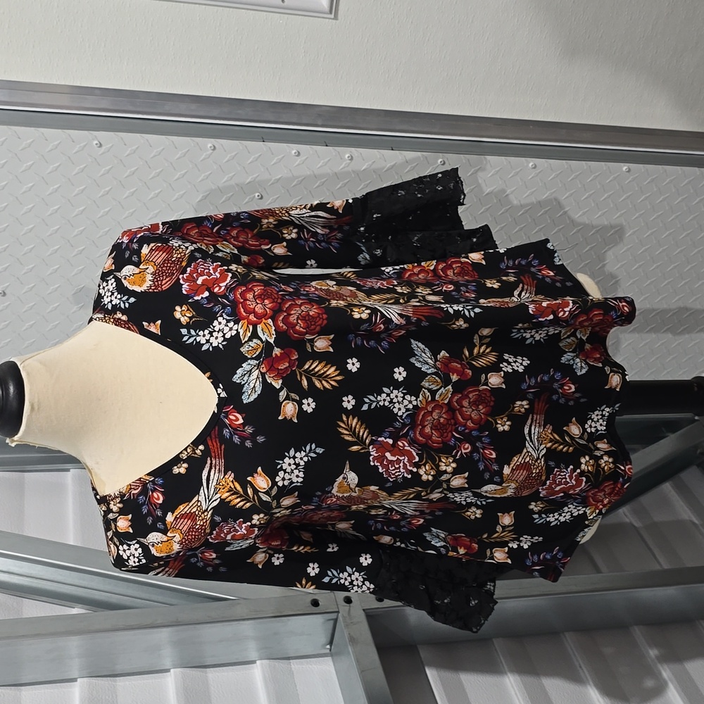 Stem‎ & vine blouse Size Medium